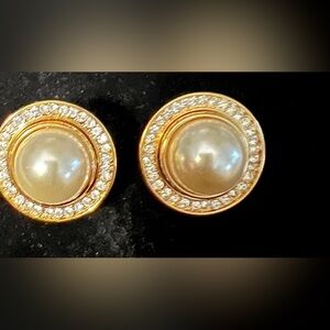 Vintage gold colored earrings with jacket faux pearl